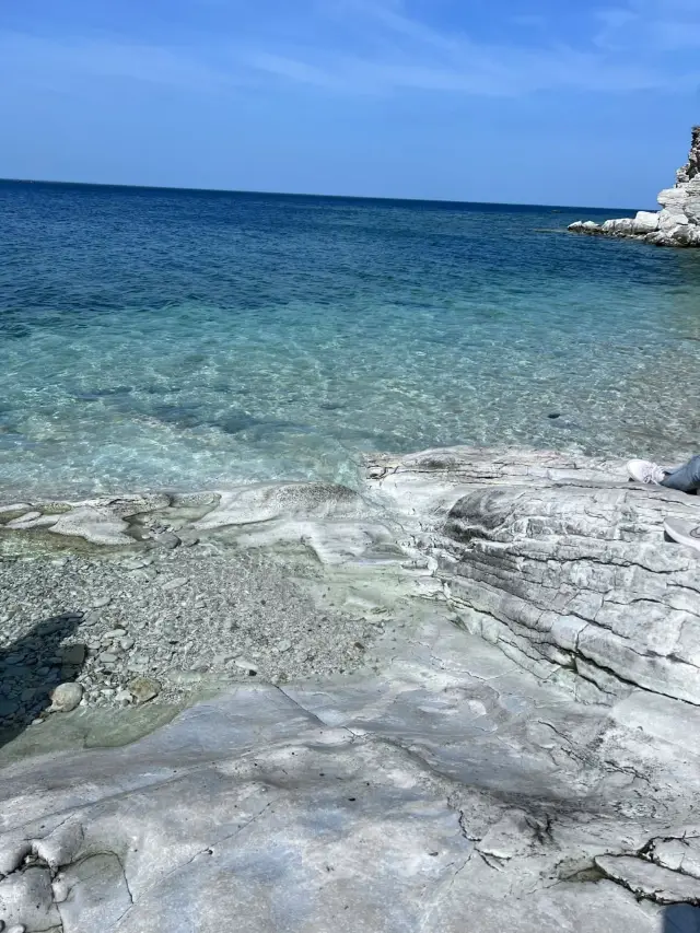 Yantai's Penglai Island offers a panoramic view of natural beauty