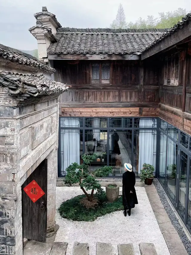 Anji's Hidden B&B | A century-old Huizhou ancient house relocated to the wilderness.