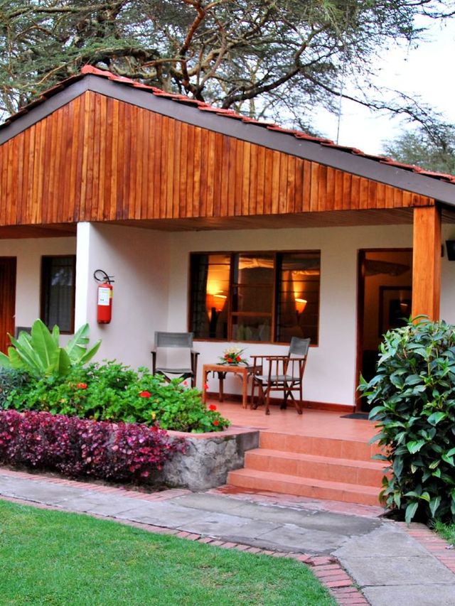 🌟✨ Naivasha's Lakeside Retreat: Wildlife & Comfort! ✨🌟