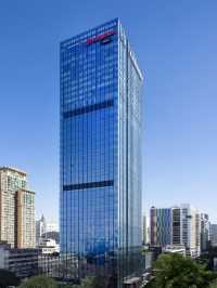 🏨✨ Shenzhen Stay: High-Rise Comfort & Connectivity 🌐🛌