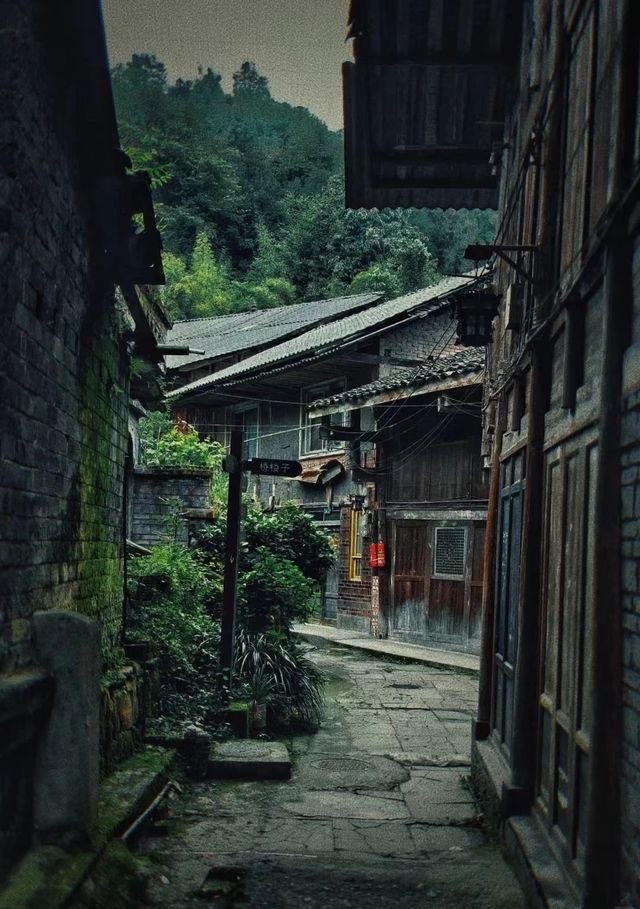 不在雲南，不在貴州，這個被嚴重低估的避世古鎮清涼得不像三伏天