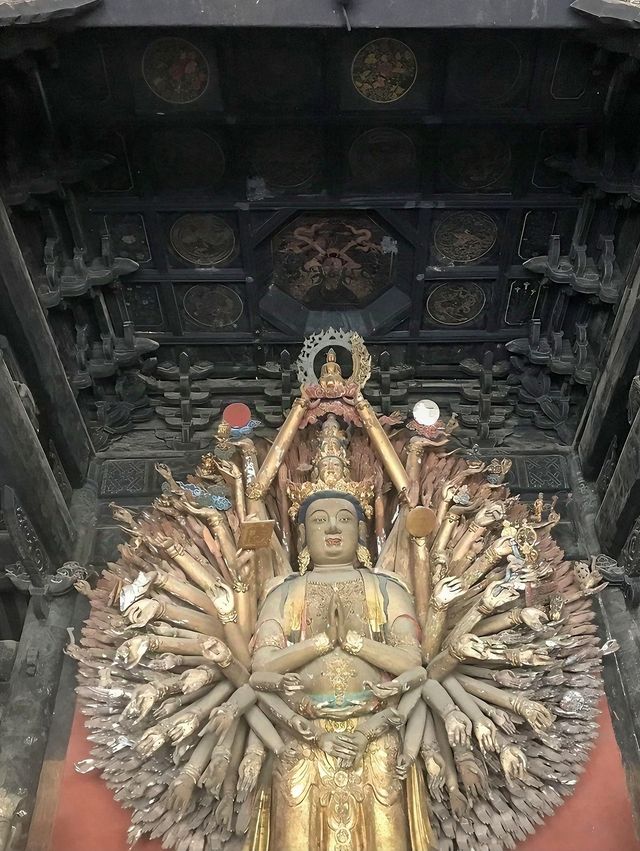 傳說有9999條龍藏身於這個小縣城的「深山故宮」。