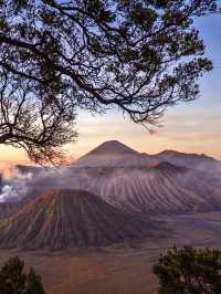 拍到孤獨星球封面｜印尼 Bromo 火山。