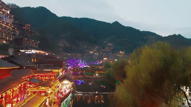 探索秋冬貴州之旅，帶你玩轉多彩貴州，體驗不一樣的秋冬韻味。