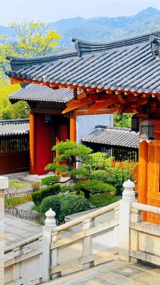Drive two hours from Qujiang to a hidden gem that looks like a small Kyoto