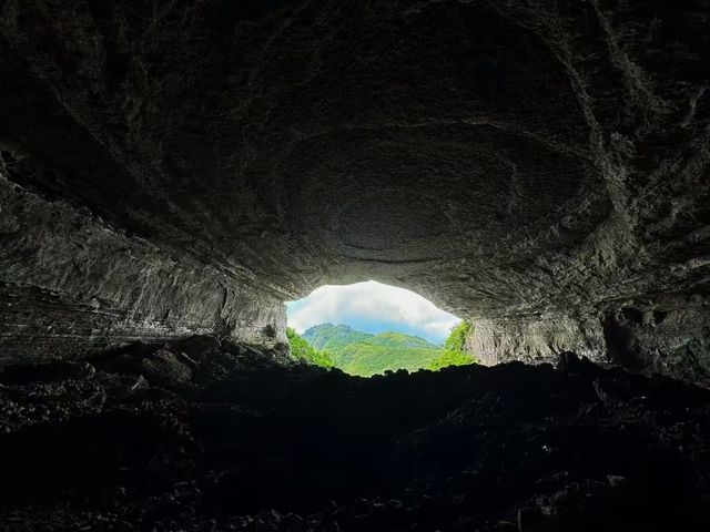 麝香洞｜通往異世界的入口。