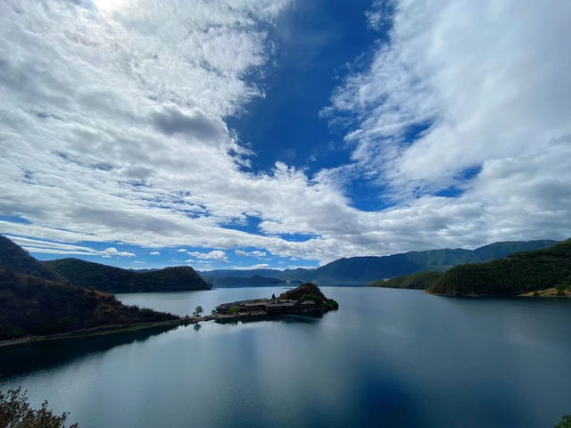 瀘沽湖裡格島嘅絕美景色攻略