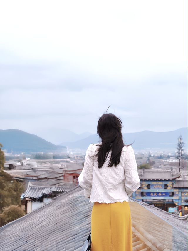 記得麗江古城這家客棧露台景觀超讚