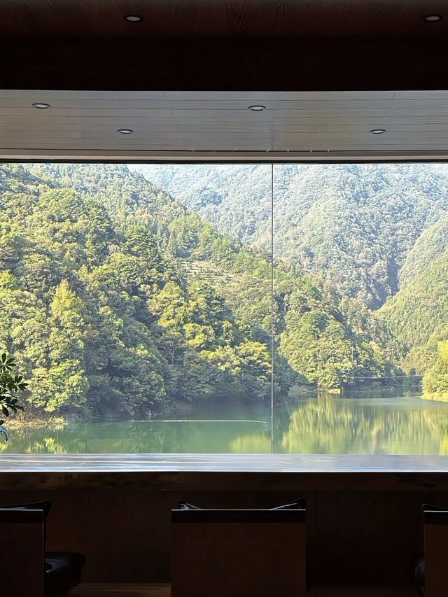 在如詩如畫的山水間放慢時間，盡情享受杭州的風水寶地