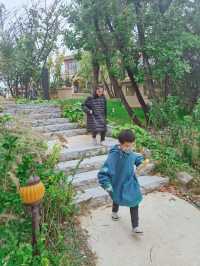 【官廳湖畔】等待小矮人歸來的青青草原—懷來鴻坤葡萄酒小鎮