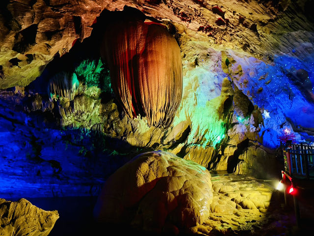 Discover Qiliang cave FengHuang Hunan