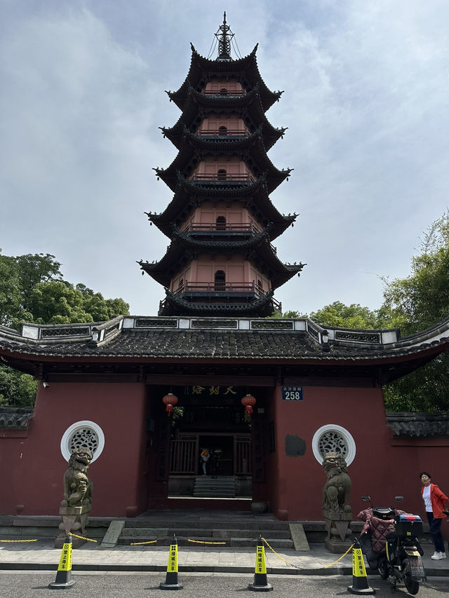 🏮 Step Back in Time at Chenghuang Temple Commercial Street – Ningbo’s Lively Heritage Hub! 🛍️