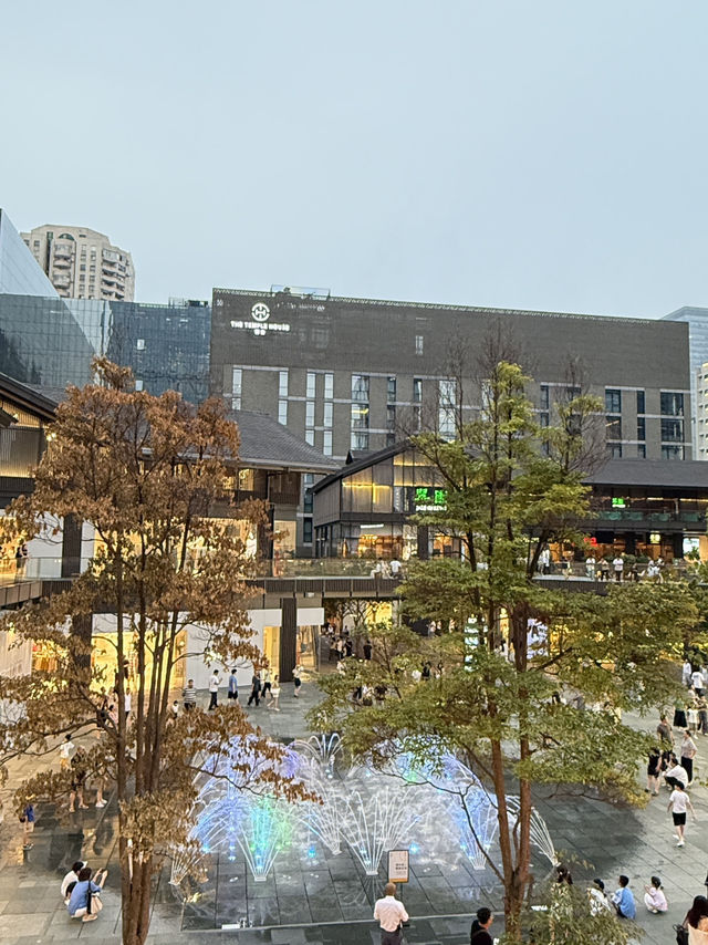 Outdoor Luxury Shopping in Chengdu🇨🇳 Outdoor Luxury Shopping in Chengdu🇨🇳