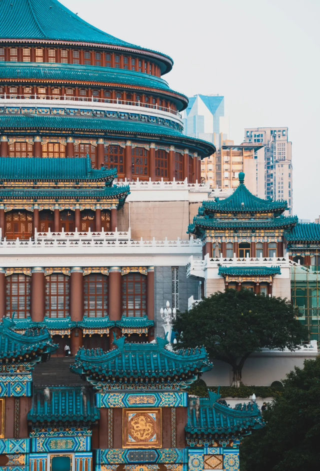 重庆人民大禮堂：凝固的山城史詩，綻放的建築瑰寶