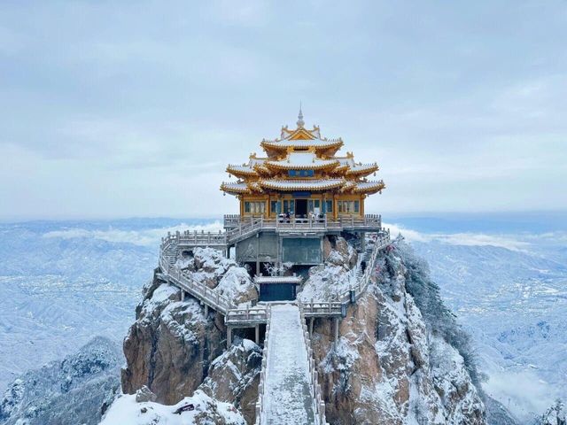 這哪裡是老君山，這怕不是天宮吧！