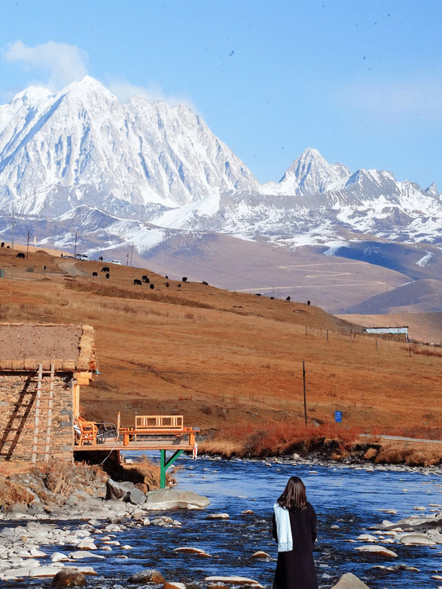 日照金山，雪山彩林，我在川西的油畫世界拍大片！