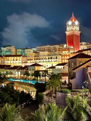 A must-stay for art lovers! This art-filled hotel on Phu Quoc Island is perfect for photos 📸