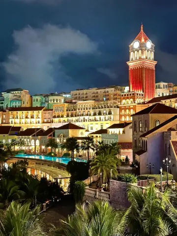 A must-stay for art lovers! This art-filled hotel on Phu Quoc Island is perfect for photos 📸