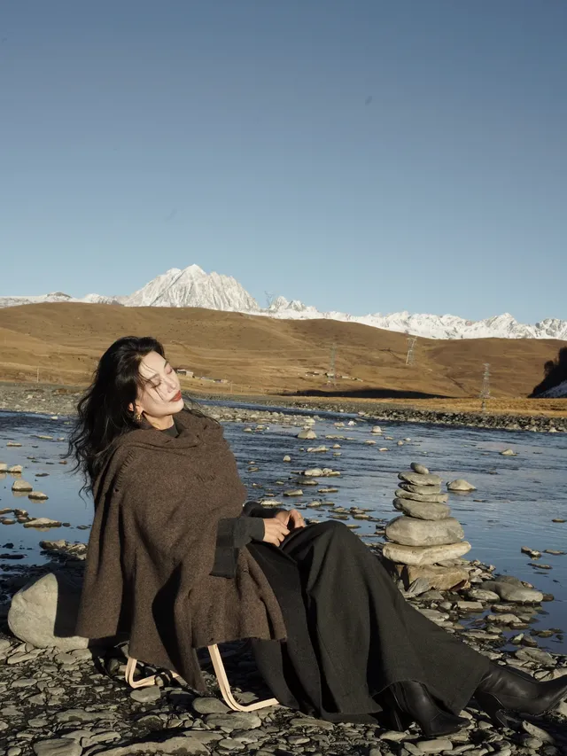 在雪山的凝視下,感受生命的奔放與靈性 在雪山的凝視下,感受生命的奔放與靈性