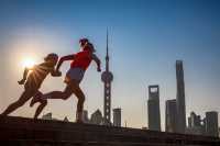 爬樓、追日出……2026迎新跑卷瘋了！