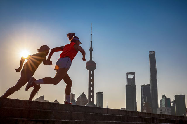 爬樓、追日出……2026迎新跑卷瘋了！