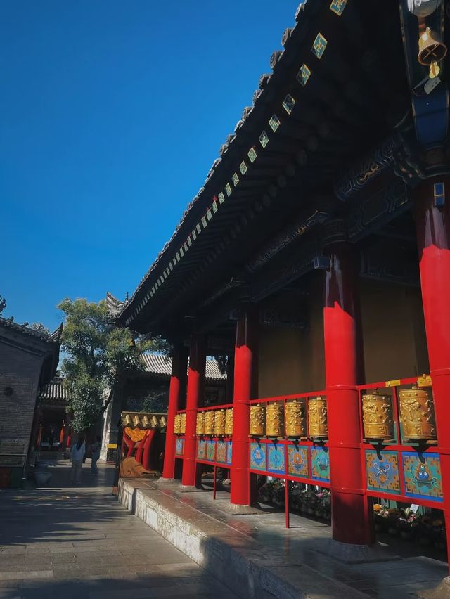 廣仁寺,這座由康熙皇帝敕建的藏傳格魯派寺院,已有300多年歷史,承載著漢、藏、蒙多元文化的交融。踏入 廣仁寺,這座由康熙皇帝敕建的藏傳格魯派寺院,已有300多年歷史,承載著漢、藏、蒙多元文化的交融。踏入