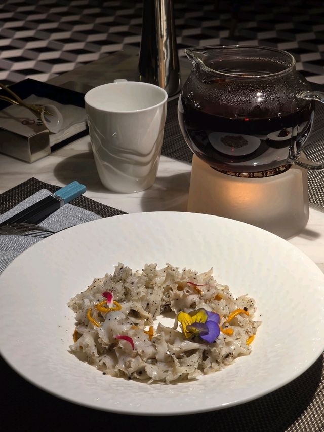 Отель с изысканным рестораном внутри. Отель с изысканным рестораном внутри.