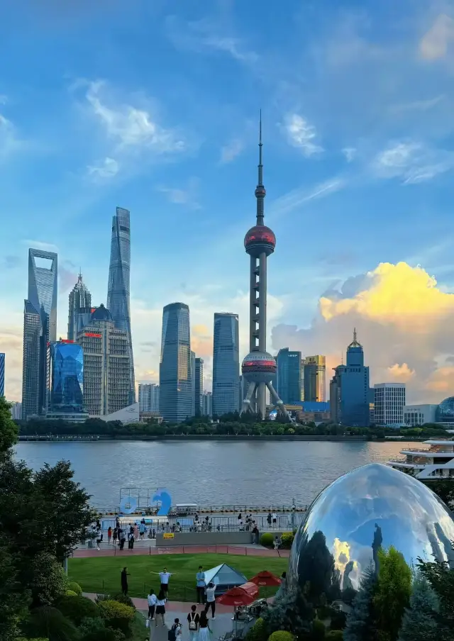 Shanghai Must-Visit: Oriental Pearl Tower + The Bund Nightscape