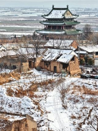 Snow-Covered Ancient Pagoda: A Stunning Hidden Gem