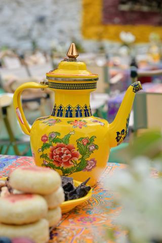 Talking about spring under the pear trees in Danba