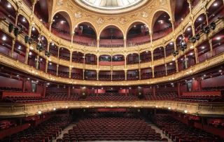 ### A Vibrant Tribute to "Top Hat" at Théâtre du Châtelet