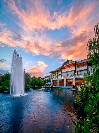 Kunming Dianchi Immortal Hotel’s Chinese-style garden resort is incredibly healing