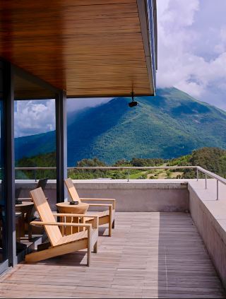 Meili's top-tier mountain retreat, Jixia Mountain, is the best way to experience the sacred mountain