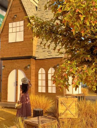 Traditional Poetic Charm × Cyber Esports: Du Fu Thatched Cottage + Xichen Paradise Walk