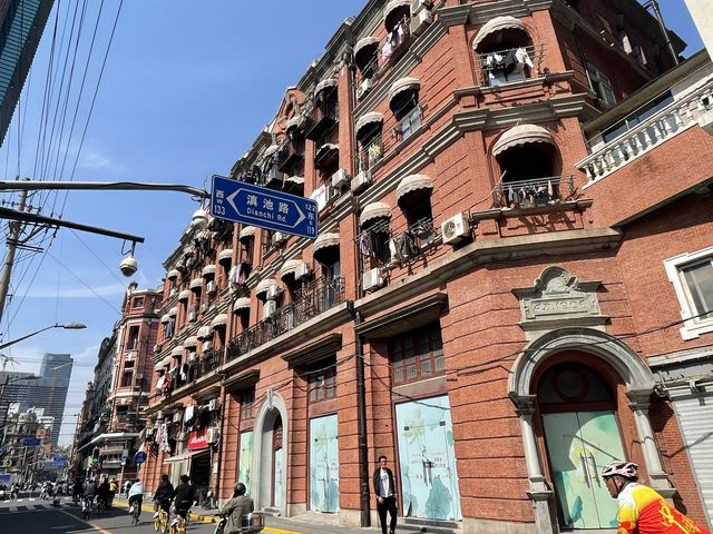 【上海・南京路歩行街】チョコレートと近代建設
