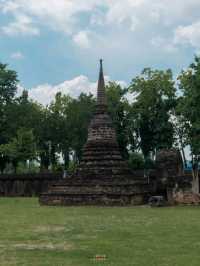 เที่ยวสุโขทัยวัดสวยเก่าแก่ที่วัดพระศรีรัตนมหาธาตุ 