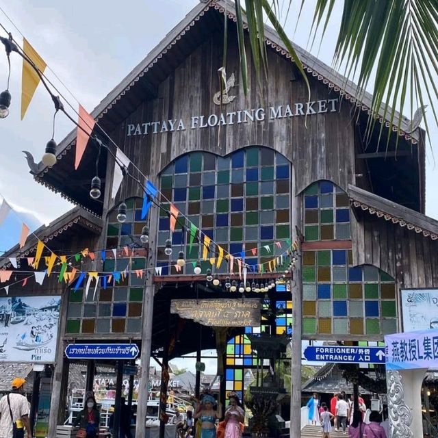 เที่ยวตลาดน้ำสี่ภาค พัทยา