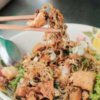 ก๋วยเตี๋ยวคั่วไก่ ป้าเพียร