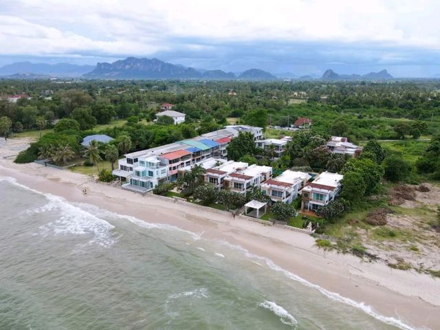 𝙏𝙝𝙚 𝙎𝙠𝙮 𝘾𝙤𝙯𝙮 𝘽𝙚𝙖𝙘𝙝 🏝🌊