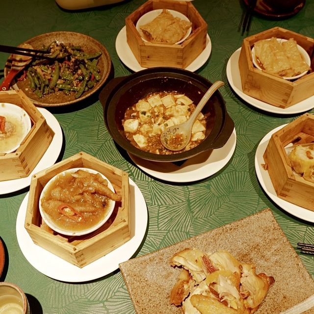 山頂賞夜景嘆雅致點心，晚市套餐好抵食