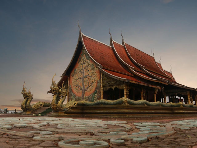เก็บแสงเช้า ณ วัดสิรินธรวรารามภูพร้าว 