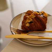 Valhalla Teahouse คาเฟ่บนเขาวิวทะเลเขาหลัก