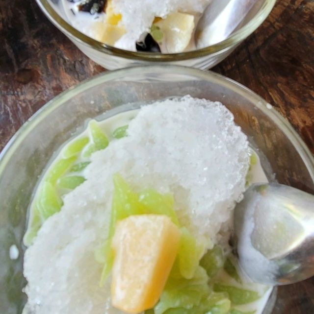 เฮือนใจ๋ยอง อาหารเหนือ ที่อร่อย ราคาน่ารักมาก
