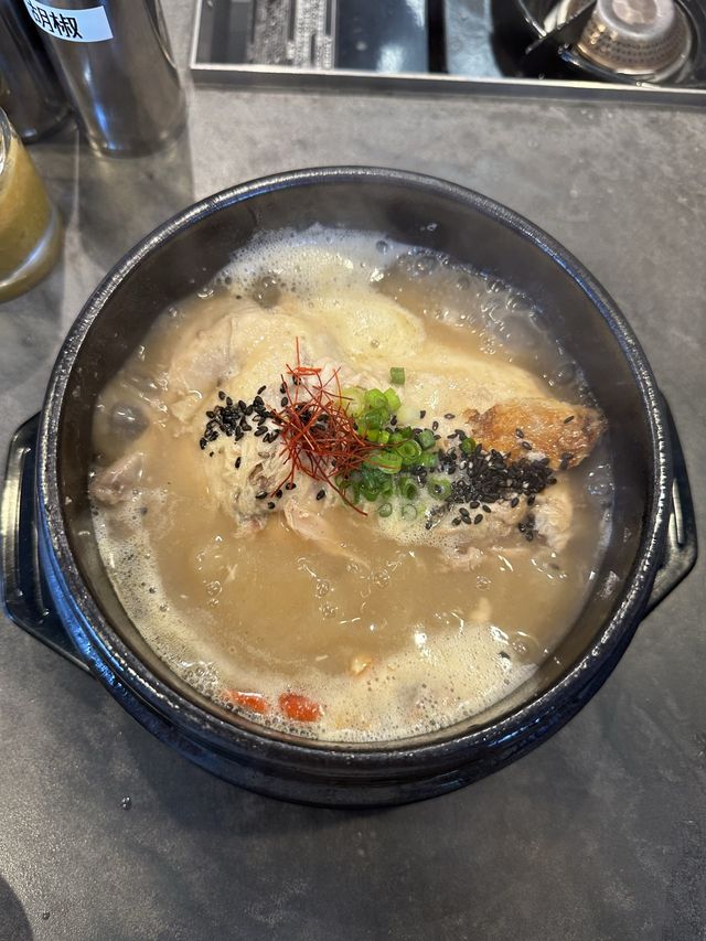 表参道 薬膳と濃厚参鶏湯 shiari samgyetang