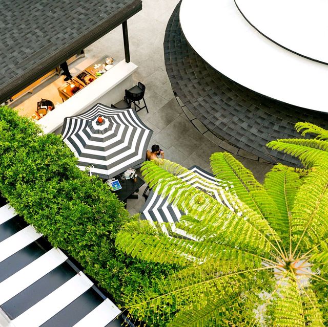 ลากแฟนไปนอนป่าตองสระว่ายน้ำปังๆที่TheRoyalParadise