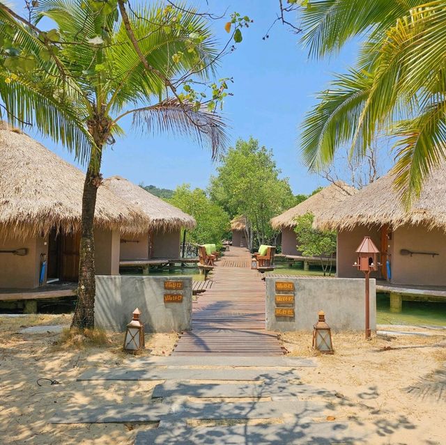 ร้อนๆแบบนี้ ชวนหนีฝุ่น PM ไปติดเกาะที่ TheBlueSkyResort เกาะพยาม ~ ระนอง