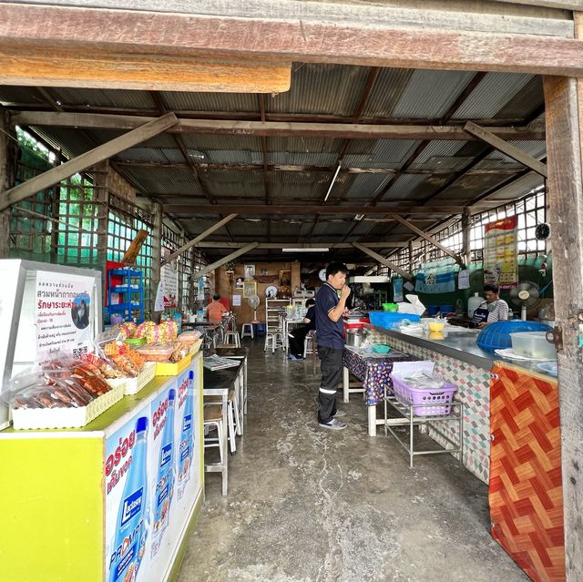 ข้าวมันไก่เจ้าดัง สันป่าตอง ข้าวมันไก่เจ้าดัง สันป่าตอง