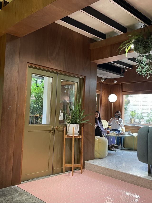 Little HIDEOUT ร้านเค้กแบบอร่อยเว่อร์!🌟🍰🍫