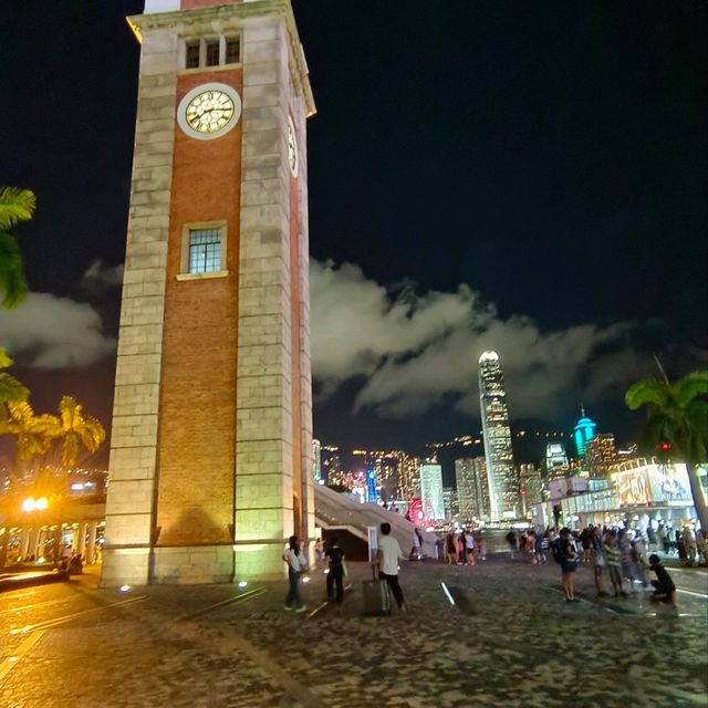 在尖沙咀海邊欣賞夜景 , 享用澳門美食！！！