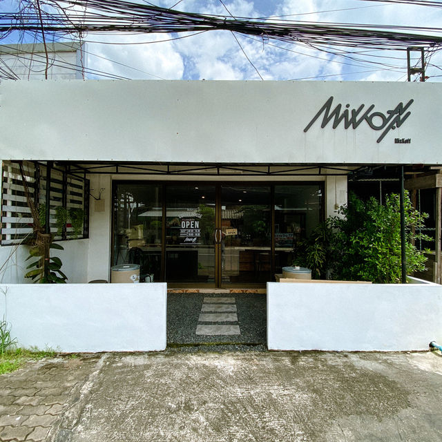 MixKoff ร้านกาแฟแนว slow bar สุดเท่ ☕️